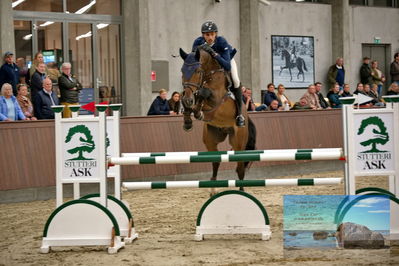 Blue Hors
5 års finale spring
Keywords: adam sparlund olesen;mr dina v d