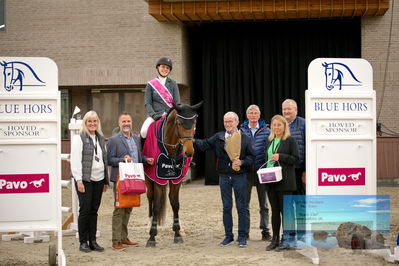 Blue Hors
5 års finale spring
Keywords: karen moeller rohde;fi fi ask;lap of honour