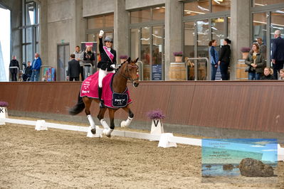 Blue Hors
4 års finale dressur
Keywords: anne-mette strandby hansen;valerie b;lap of honour