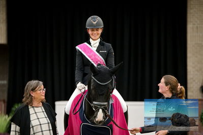 Blue Hors
6 års finale
Keywords: anna kasparcack;dansiero;lap of honour