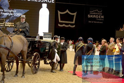 Vitamin Well Five Star Dressage / Vodskov Bolighus CDI5 Grand Prix Freestyle
Keywords: ole hestevogn;nanna skodborg merrald;carina cassoe krüth;heiline's danciera;lone bang zindorff