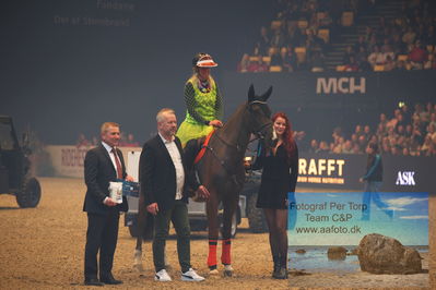 fredag galashow
kostumespring
Keywords: christian jansen;madea;lap of honour