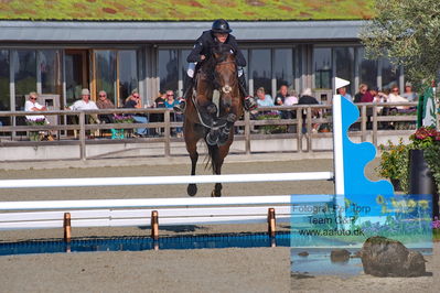 1. Kval. Agria DRF mesterskab U18 præsenteret af Vindeløv Byg - MA2 Springning Heste (140 cm)
Keywords: dm;pt;emma ponsaing;aramis 577