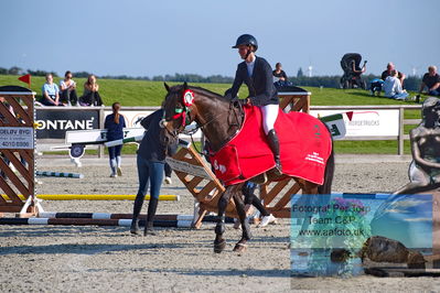 1. Kval. Agria DRF mesterskab U18 præsenteret af Vindeløv Byg - MA2 Springning Heste (140 cm)
Keywords: dm;pt;emma ponsaing;aramis 577;lap of honour