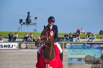 1. Kval. Agria DRF mesterskab U18 præsenteret af Vindeløv Byg - MA2 Springning Heste (140 cm)
Keywords: dm;pt;emma ponsaing;aramis 577;lap of honour