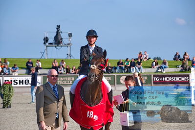 1. Kval. Agria DRF mesterskab U18 præsenteret af Vindeløv Byg - MA2 Springning Heste (140 cm)
Keywords: dm;pt;emma ponsaing;aramis 577;lap of honour