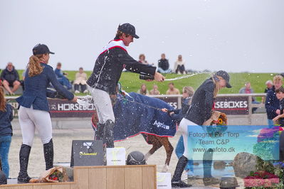 2. Kval. og Finale af Agria DRF Mesterskab U21 præsenteret af TG Horseboxes - S12. Kval. og Finale af Agria DRF Mesterskab U25 præsenteret af PAVO Springning Heste
Keywords: dm;pt;theodor wildfang just linde;frida munk lassen;josefine sandgaard moerup;lap of honour