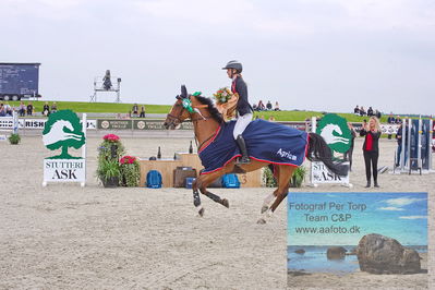 2. Kval. og Finale af Agria DRF Mesterskab U21 præsenteret af TG Horseboxes - S12. Kval. og Finale af Agria DRF Mesterskab U25 præsenteret af PAVO Springning Heste
Keywords: dm;pt;theodor wildfang just linde;frida munk lassen;josefine sandgaard moerup;lap of honour