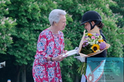 valllensbæk ride klub
senior finale
Keywords: cathrine laudrup-dufour;dm;price ceremony;pt;prinssese bennedikte
