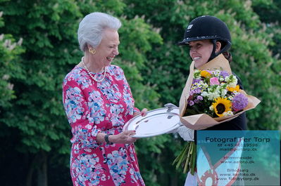 valllensbæk ride klub
senior finale
Keywords: cathrine laudrup-dufour;dm;price ceremony;pt;prinssese bennedikte