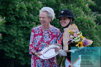 valllensbæk ride klub
senior finale
Keywords: cathrine laudrup-dufour;dm;price ceremony;pt;prinssese bennedikte