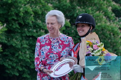 valllensbæk ride klub
senior finale
Keywords: cathrine laudrup-dufour;dm;price ceremony;pt;prinssese bennedikte