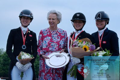 valllensbæk ride klub
senior finale
Keywords: dm;pt;price ceremony;lone bang larsen;carina cassoe krüth;cathrine laudrup-dufour;prinssese bennedikte