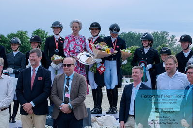 valllensbæk ride klub
senior finale
Keywords: dm;pt;price ceremony;lone bang larsen;carina cassoe krüth;cathrine laudrup-dufour;prinssese bennedikte
