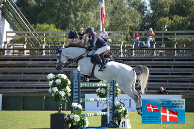 Stiftelsen Falsterbo Horse Show Prize
145cm
Keywords: falsterbo;alix ragot;qh sole mio santo antonio