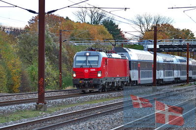 hedehusene station 10-11-23 kl 16.00
Keywords: hedehusene;rail;3235;eb;dsb