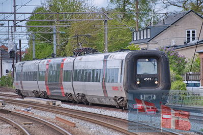 Hellerup st
Keywords: kystbanen;oeresundstog;rail;4513