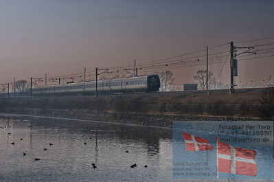 ved vallensbæk
højhastighed + s-tog og lokaltog
Keywords: rail;højhastighedsbane;regtog