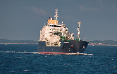 Different photos of wessels and ports
Storebølt ved Spodsbjeg
Keywords: new fronrier1;imo  9765079.lng tanker