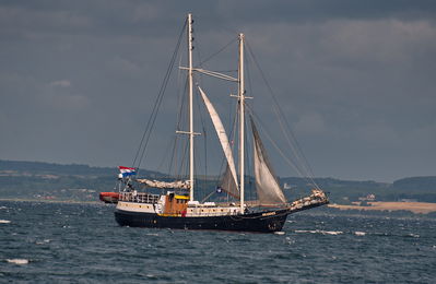 Different photos of wessels and ports
at open see outside Fyen
Keywords: Meander;sailing vessel;mmsi 244630128
