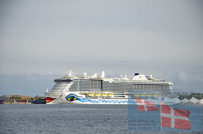 Different photos of wessels and ports
copenhagen
Keywords: ship