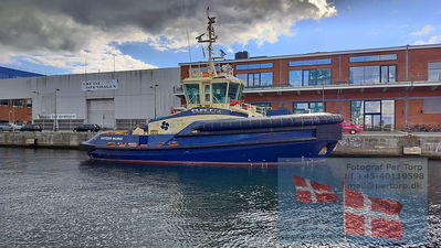 Different photos of wessels and ports
ved kaj i copenhagen
Keywords: copenhagen;ship;switzer;switser inga