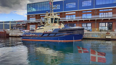 Different photos of wessels and ports
ved kaj i copenhagen
Keywords: copenhagen;ship;switser vesti;switzer