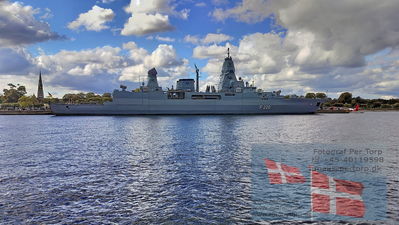 Different photos of wessels and ports
ved kaj i copenhagen
Keywords: copenhagen;f220;german navy;ship