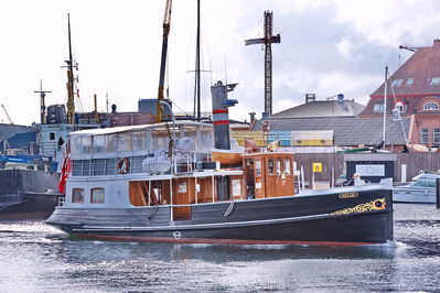 Different photos of wessels and ports
Sailing i svendborg harbour
Keywords: helge;Passenger Ship;IMO 8946767