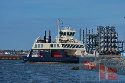 Different photos of wessels and ports
From Esbjerg Harbour
Keywords: fenja;imo 9189378;fanø færgen