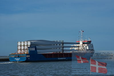 Different photos of wessels and ports
From Esbjerg Harbour
Keywords: peak belfast;imo 9544891;esbjerg harbour