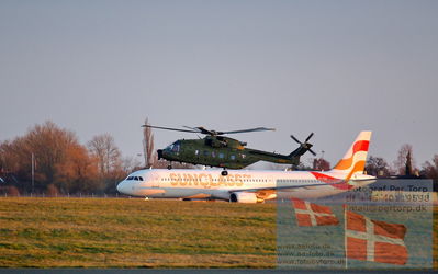 Copenhagen Airport
Homecoming Danish Worldchampion team Handbold
Keywords: Airbus A321;EH101 redningshelikopteren;oy-tcd;sunglass airlines