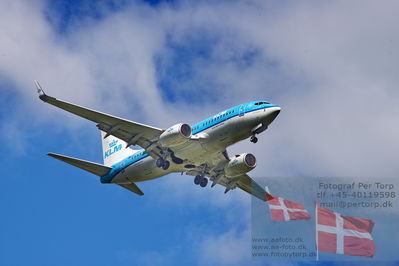 Airplane photo's from all over the World
Pictures from different location - both civil and military aiplanes
Keywords: billund airport;klm;landing;ph-bgf;the flying dutchmann;boeing;737-7k2