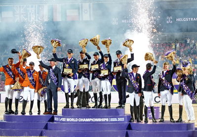Jumping
nations cup finale
Keywords: lap of honour;pt;sveige;tyskland;holland