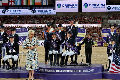 Galashow
para dressage nations cup ceremony
Keywords: pt;hkh benedikte;lap of honour