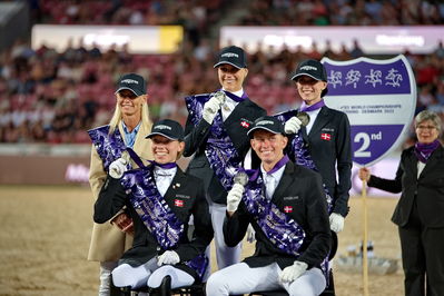 Galashow
para dressage nations cup ceremony
Keywords: pt;denmark